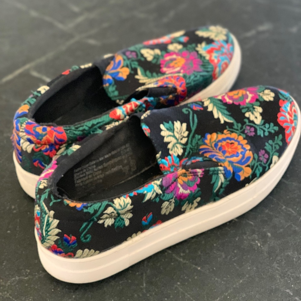 BRASH |  Women’s Black Floral Embroidered Shoes Size 8.5